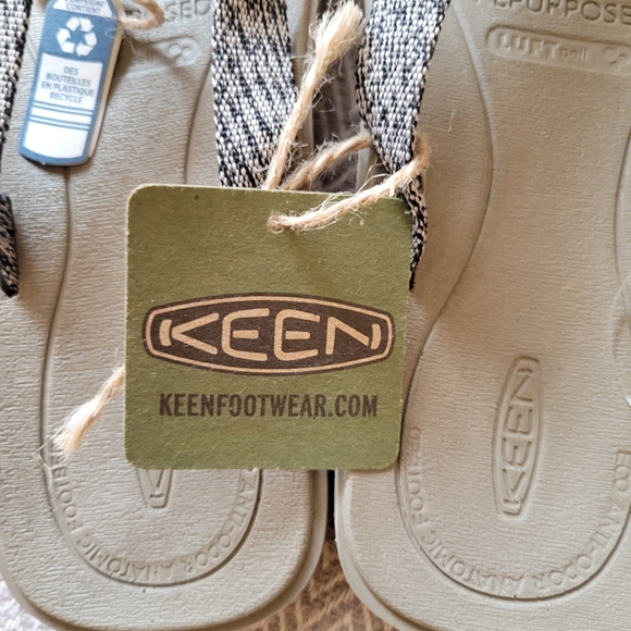 KEEN Harvest Flip Flop Black and Cream Web - Picture 4 of 7